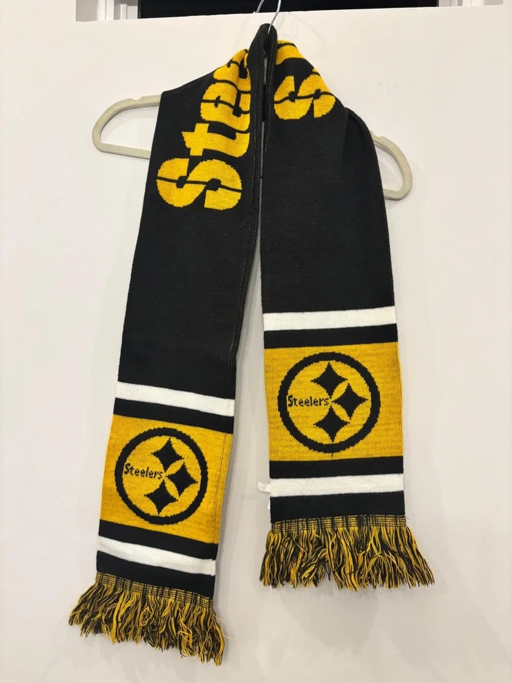Pittsburgh Steelers NFL Knit Scarf Black Gold Logo Fringe Football #C05